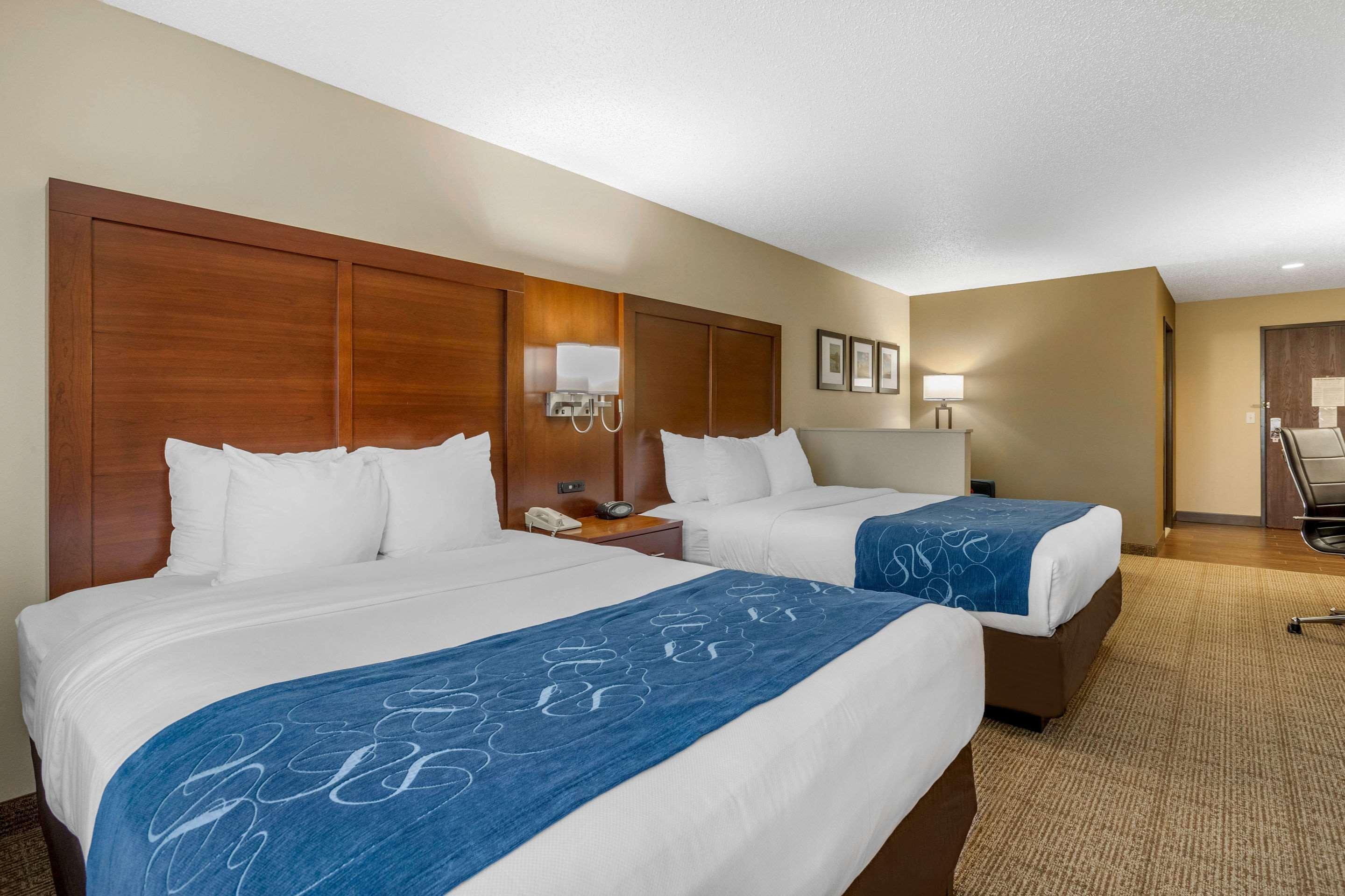 Comfort Suites Сидар-Фолс Экстерьер фото