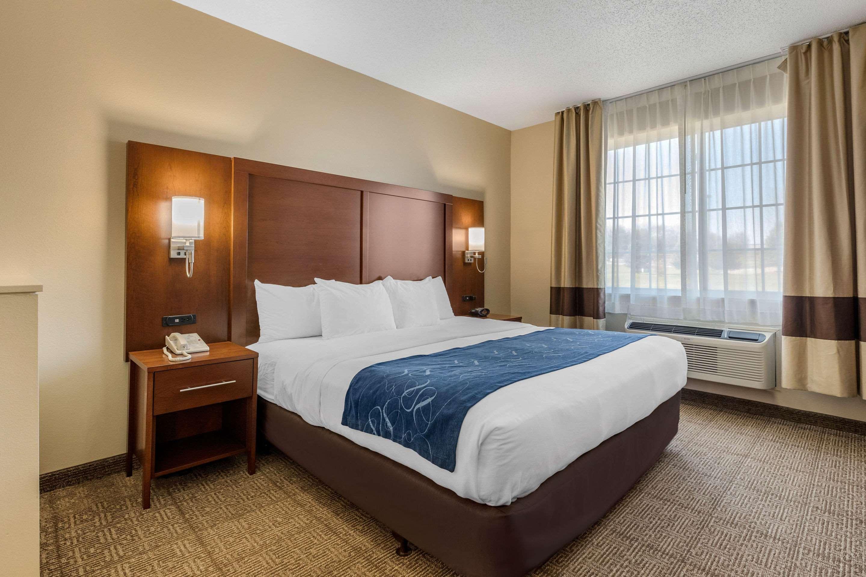 Comfort Suites Сидар-Фолс Экстерьер фото