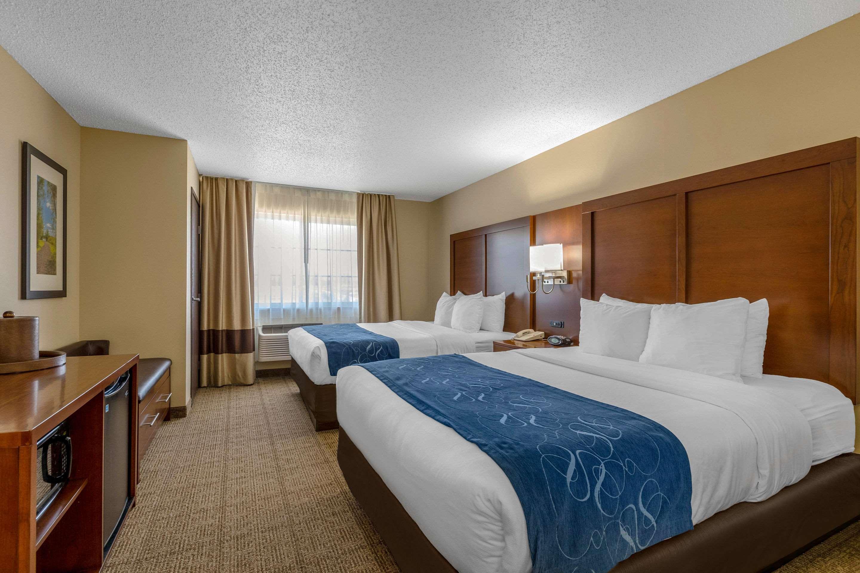 Comfort Suites Сидар-Фолс Экстерьер фото