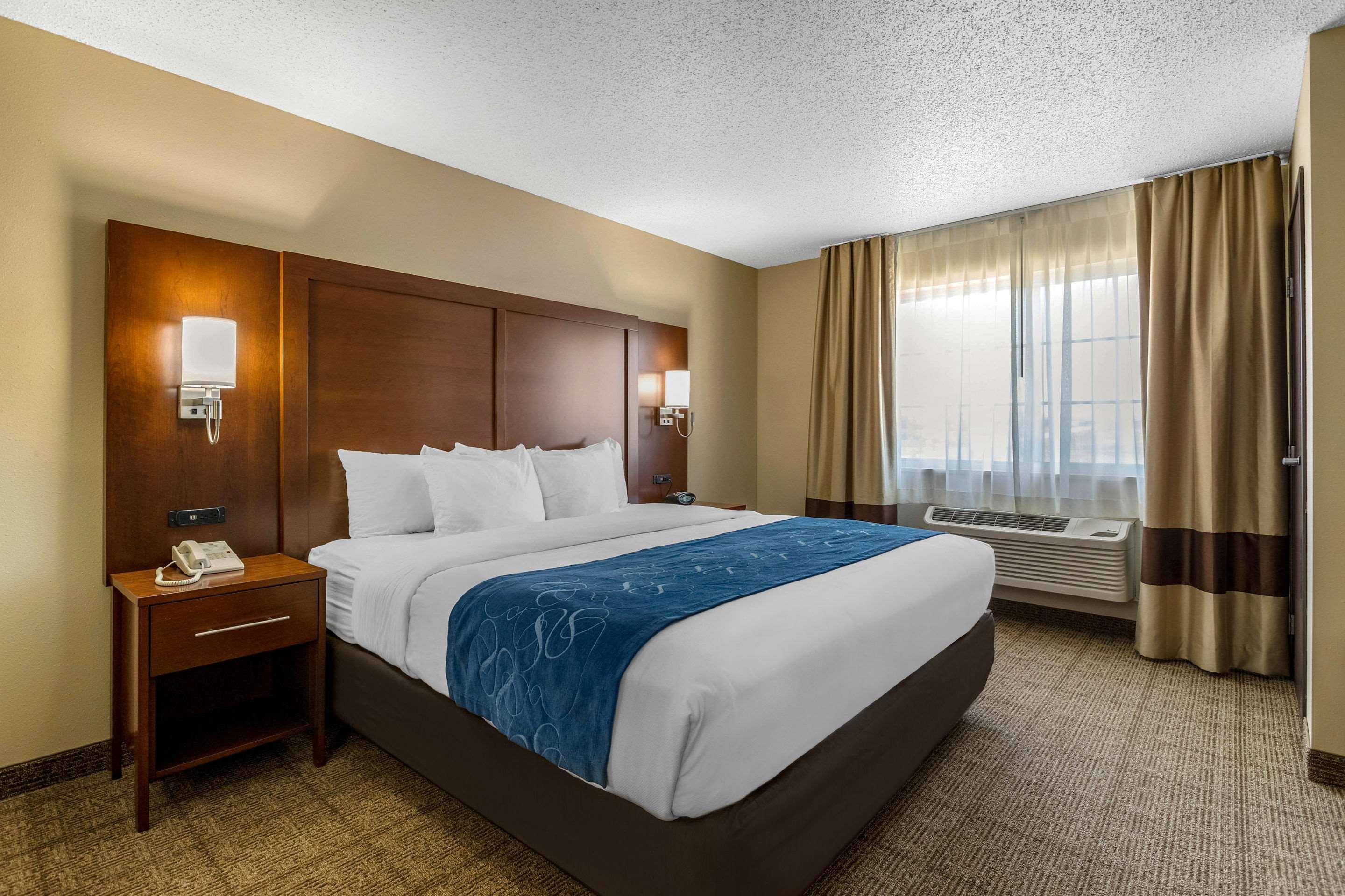 Comfort Suites Сидар-Фолс Экстерьер фото