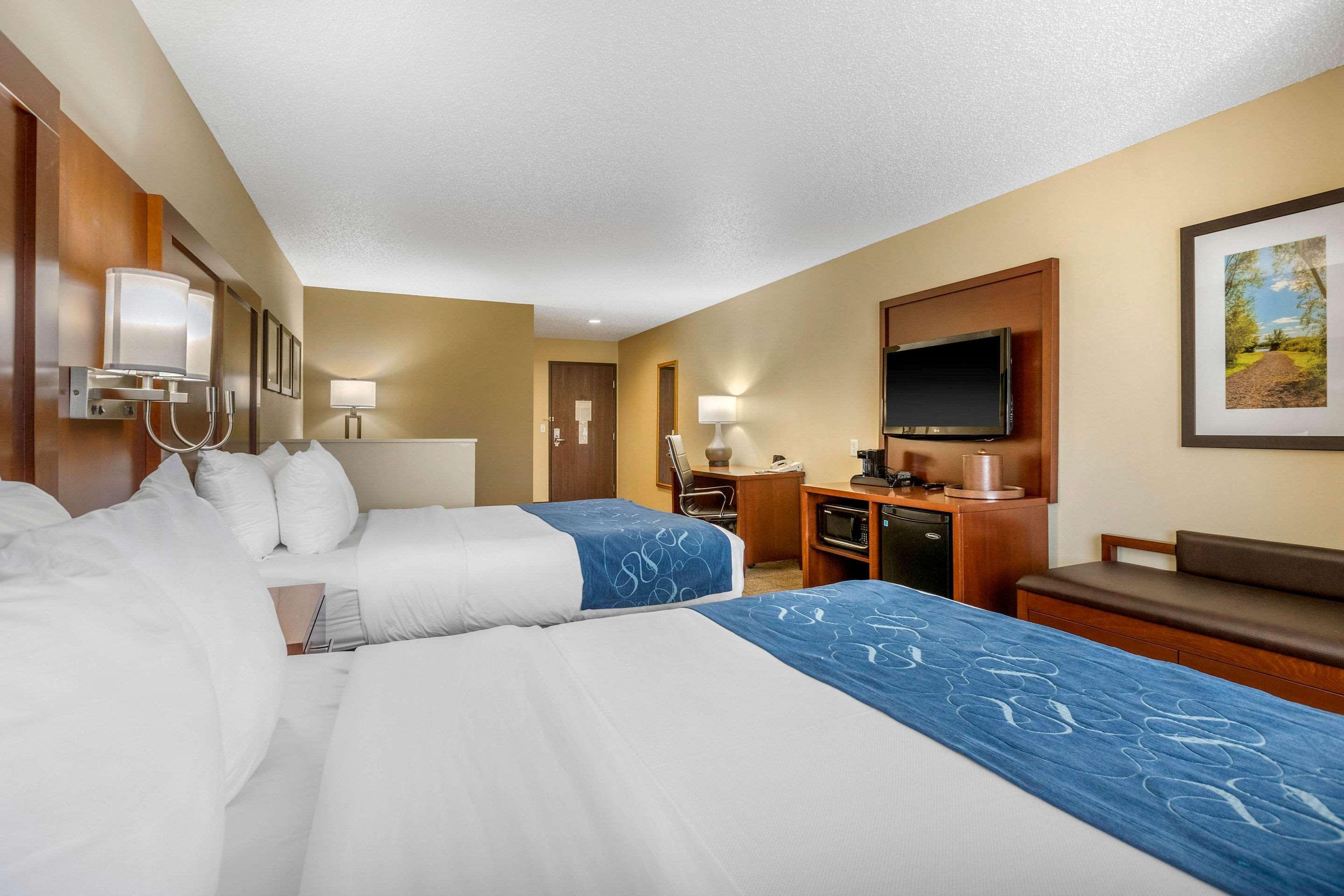 Comfort Suites Сидар-Фолс Экстерьер фото