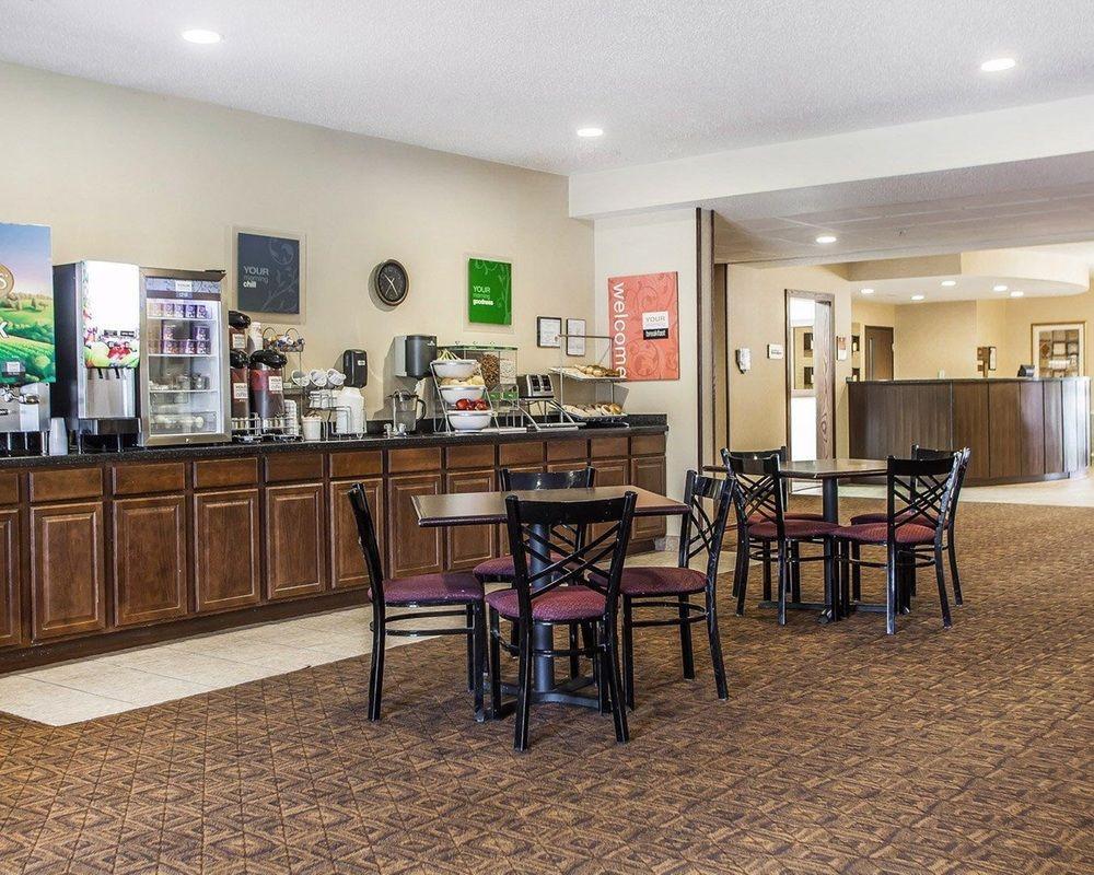Comfort Suites Сидар-Фолс Экстерьер фото