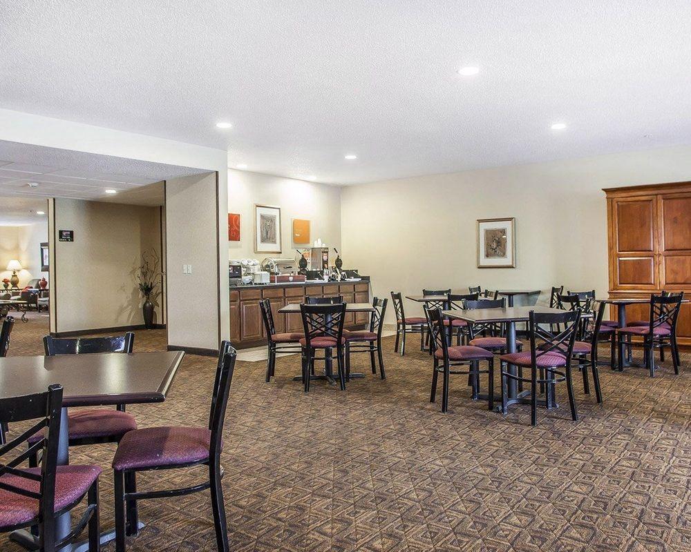 Comfort Suites Сидар-Фолс Экстерьер фото