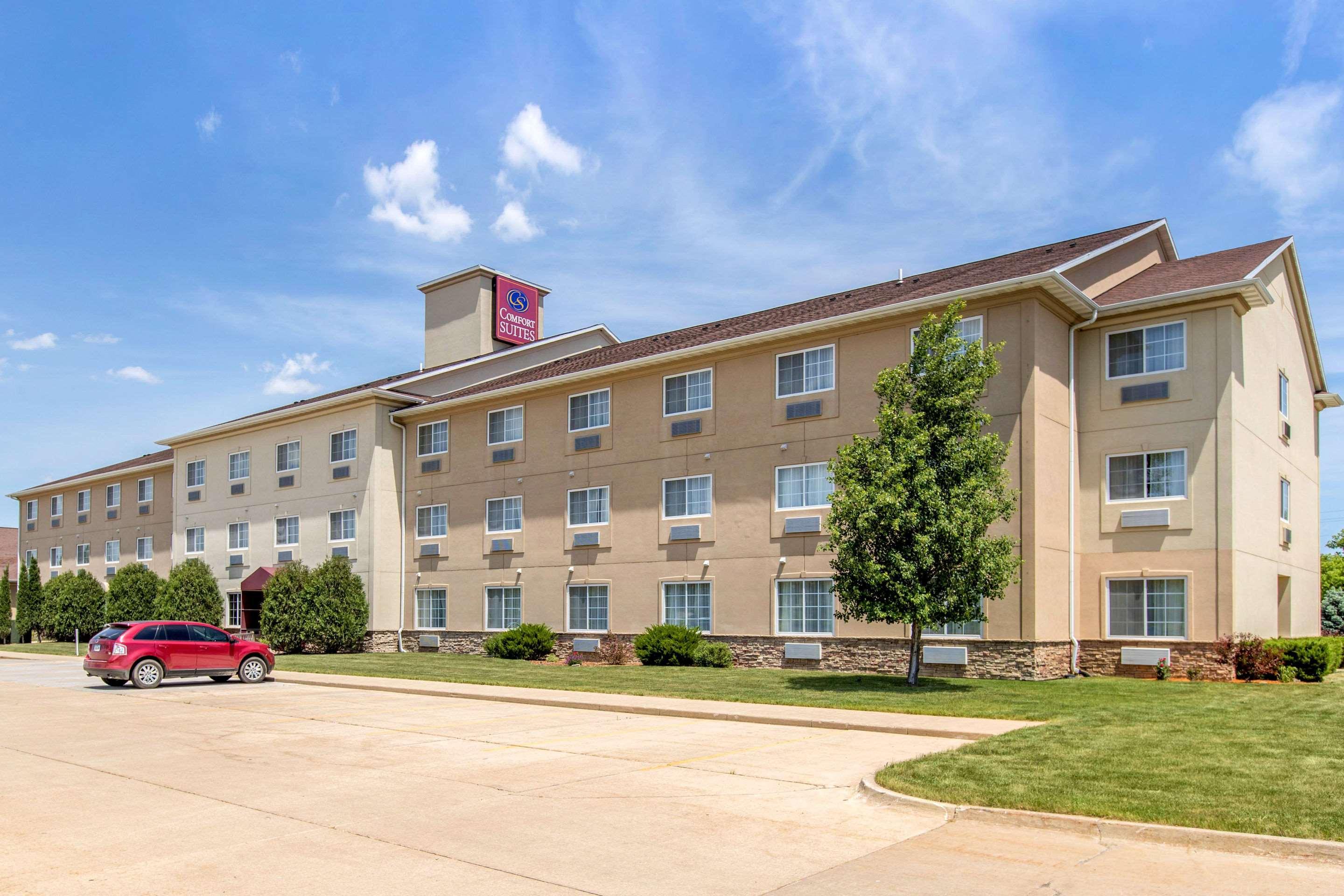 Comfort Suites Сидар-Фолс Экстерьер фото