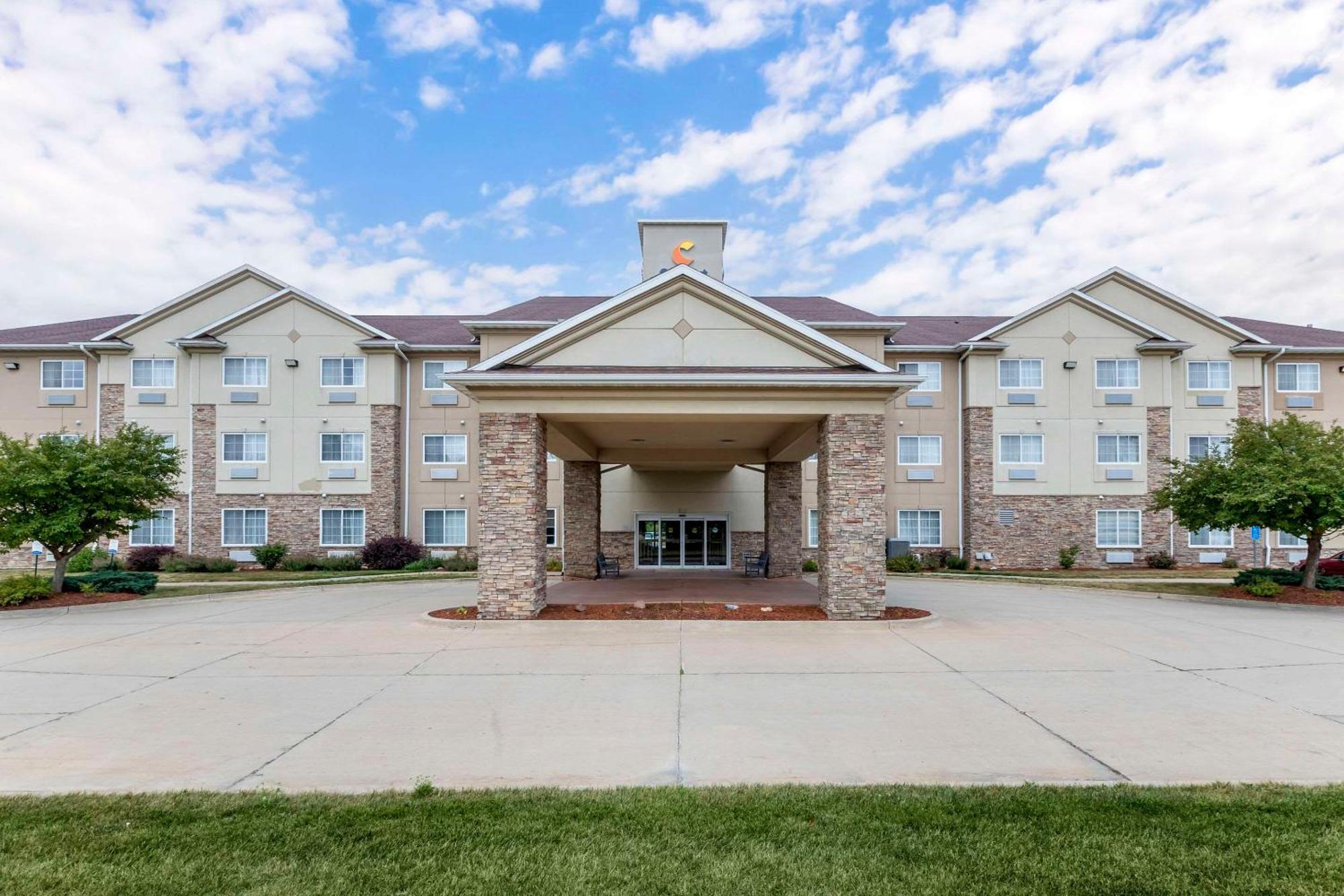 Comfort Suites Сидар-Фолс Экстерьер фото