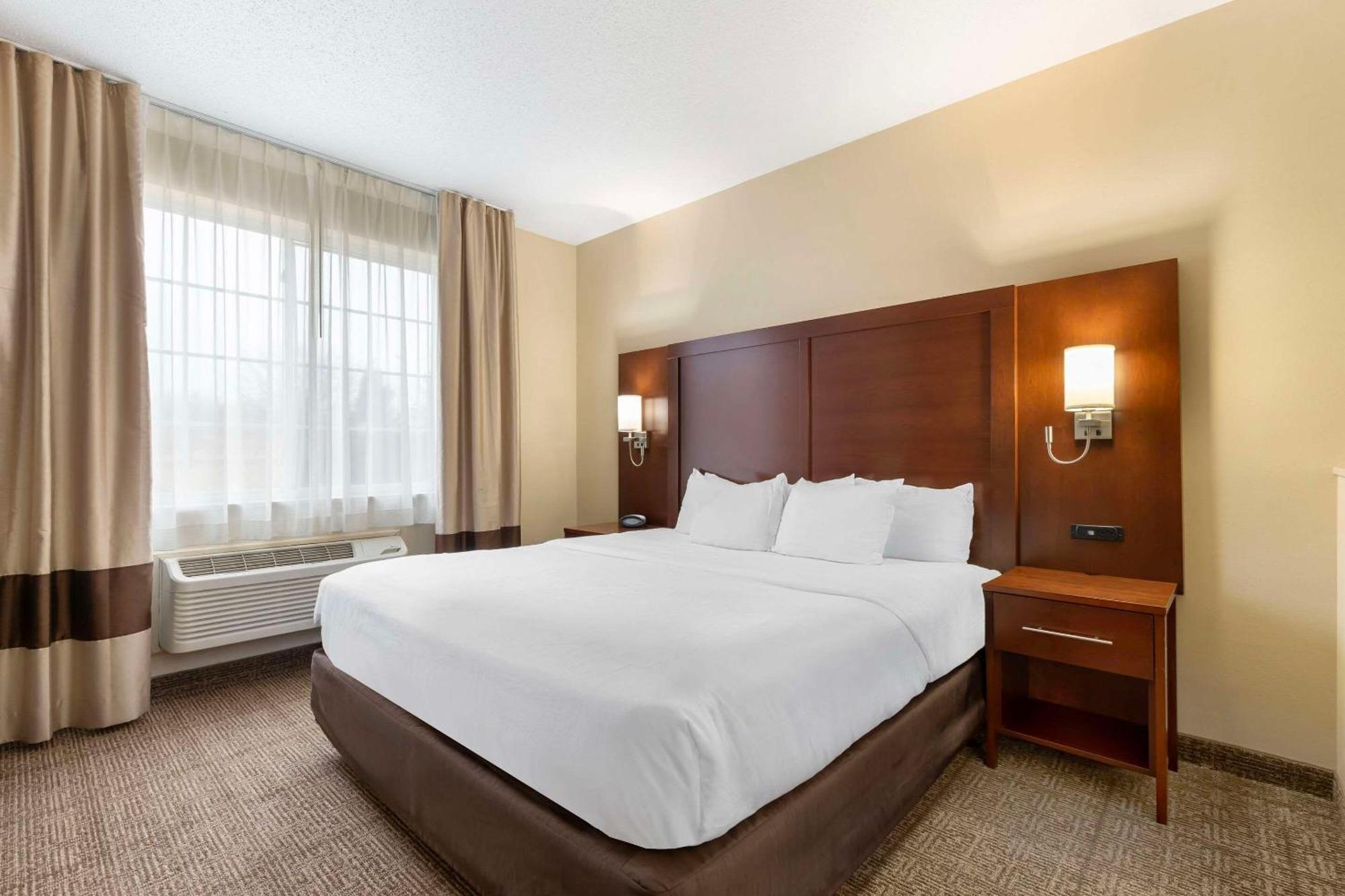 Comfort Suites Сидар-Фолс Экстерьер фото