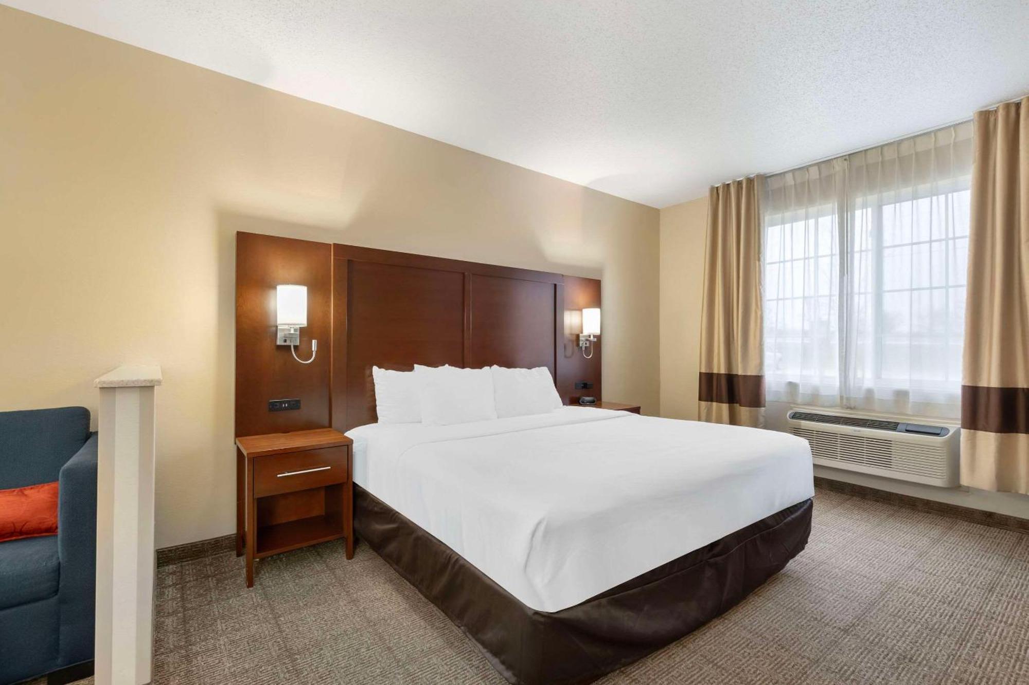 Comfort Suites Сидар-Фолс Экстерьер фото