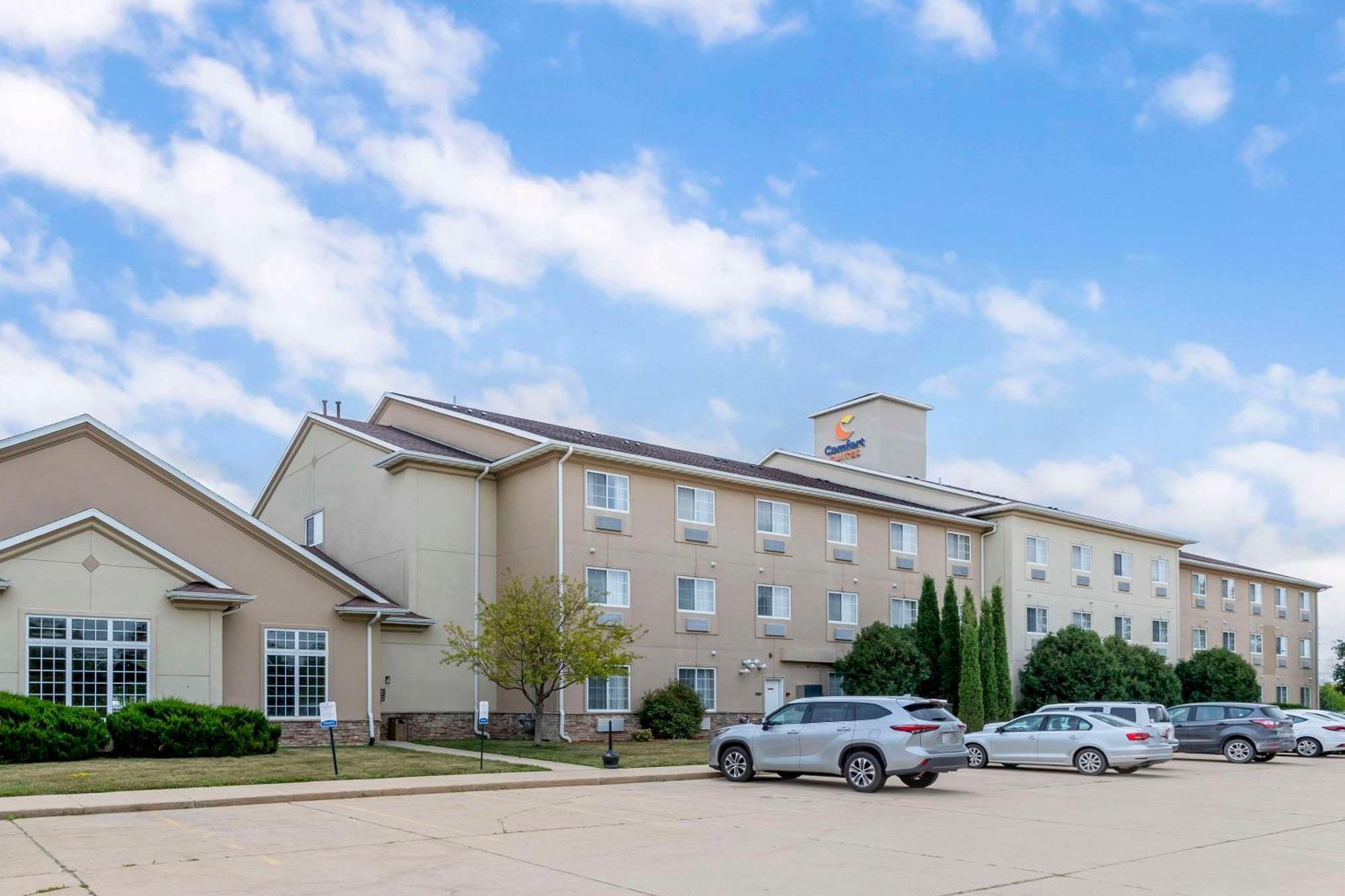 Comfort Suites Сидар-Фолс Экстерьер фото