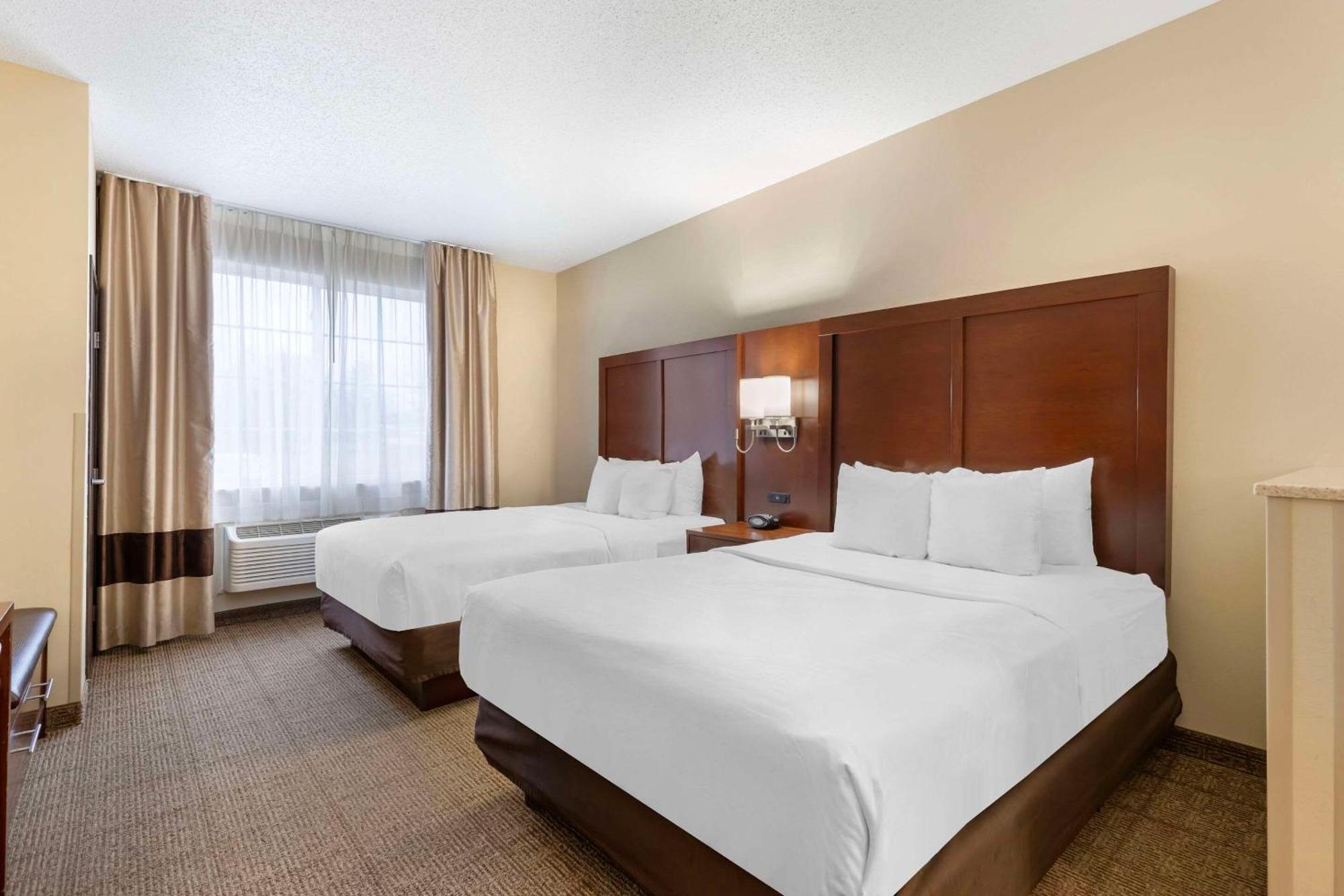 Comfort Suites Сидар-Фолс Экстерьер фото