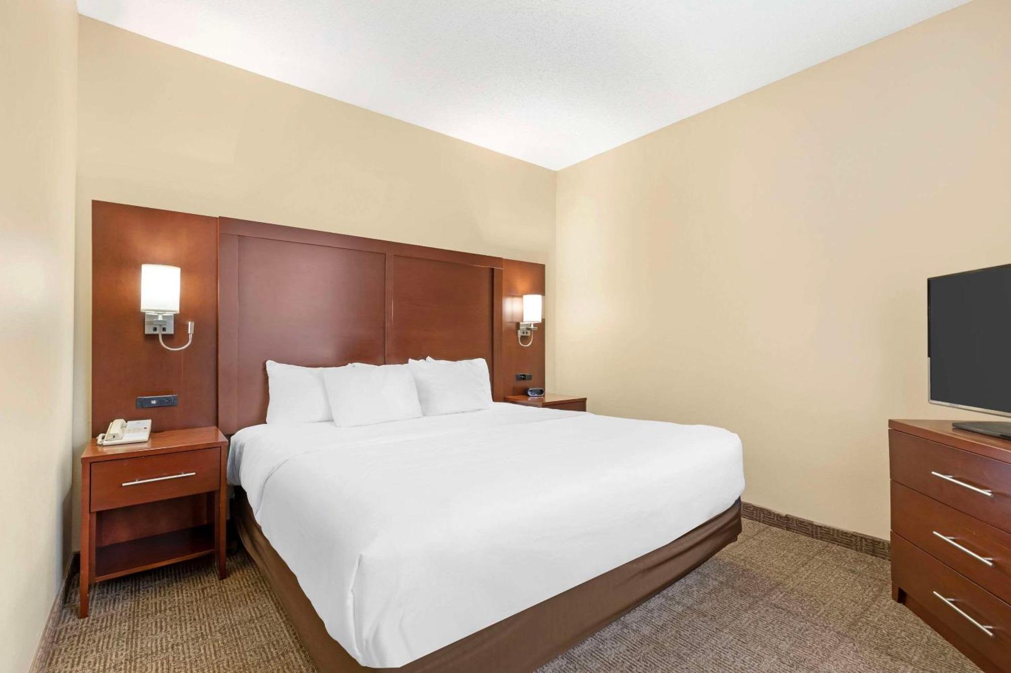 Comfort Suites Сидар-Фолс Экстерьер фото