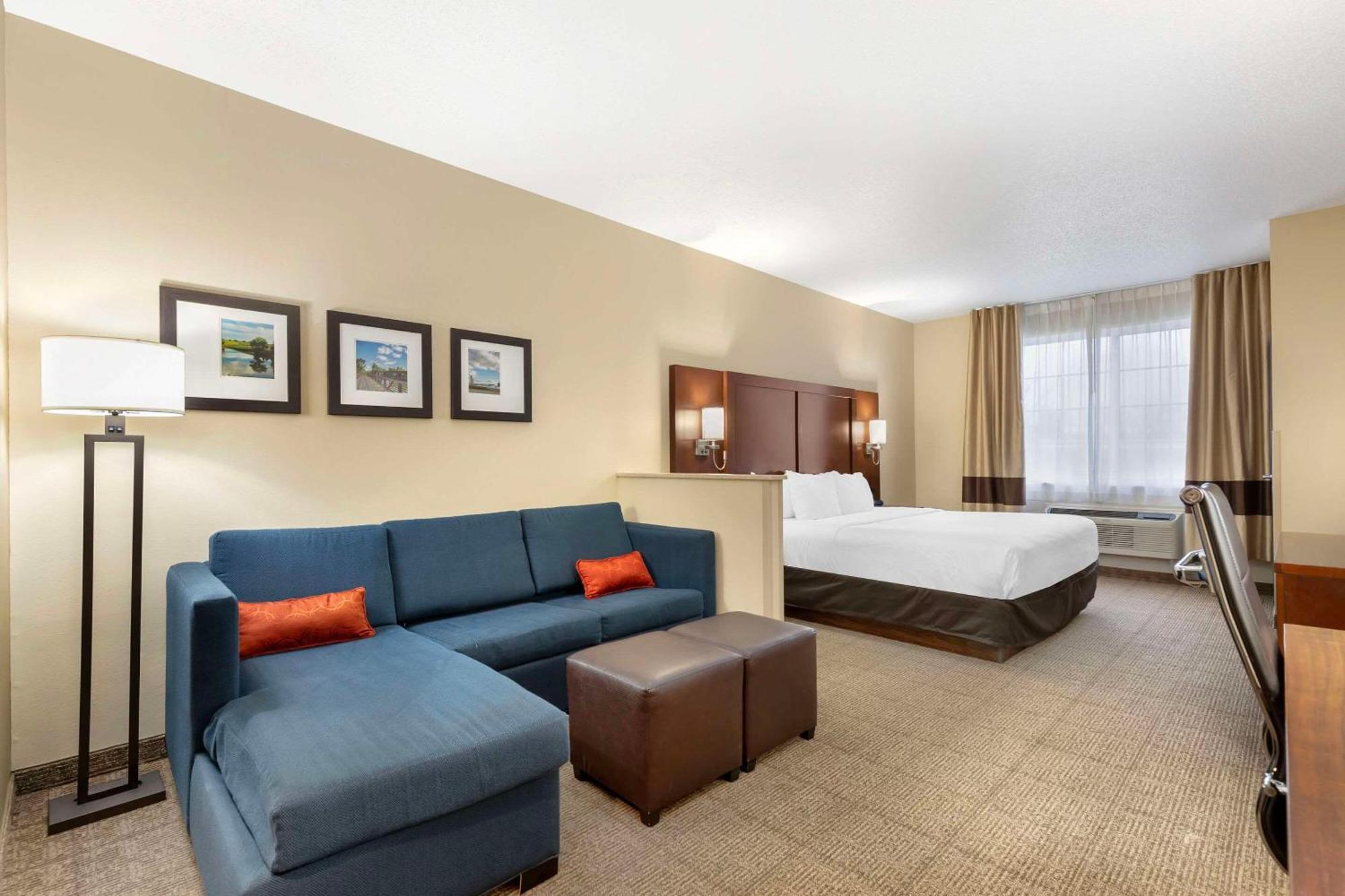Comfort Suites Сидар-Фолс Экстерьер фото