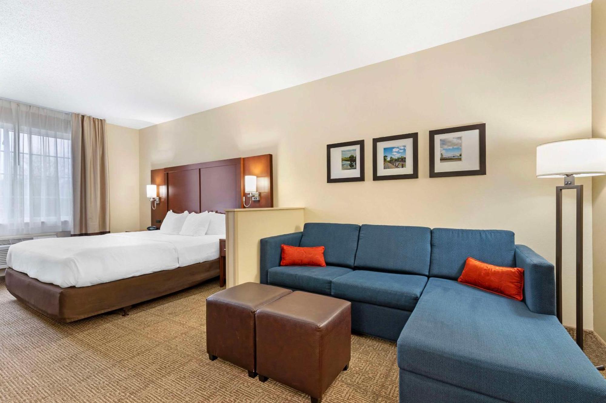 Comfort Suites Сидар-Фолс Экстерьер фото
